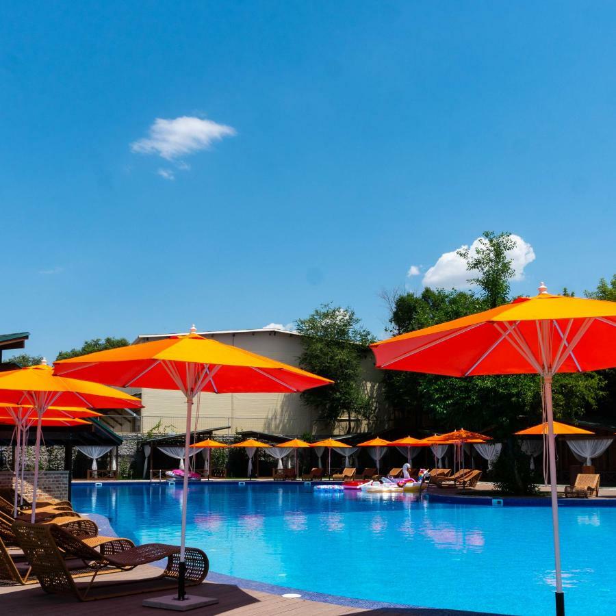 Hotel Alpen Park Schymkent Exterior foto